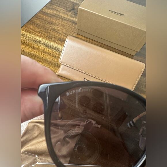 NWB Burberry Nova Check Arm Sunglasses Adjustable Nose Unisex - Picture 9 of 10